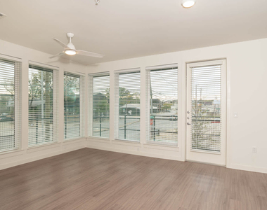 411 W Commerce St - Photo Thumbnail 15