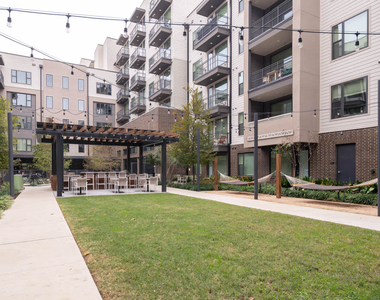 411 W Commerce St - Photo Thumbnail 44