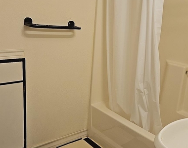 105 Meadow Dr - Photo Thumbnail 28