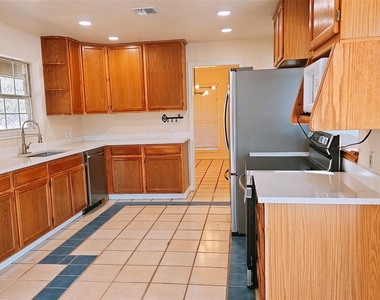 105 Meadow Dr - Photo Thumbnail 6