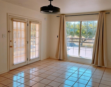 105 Meadow Dr - Photo Thumbnail 8