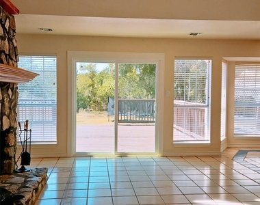 105 Meadow Dr - Photo Thumbnail 3