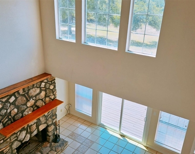 105 Meadow Dr - Photo Thumbnail 4