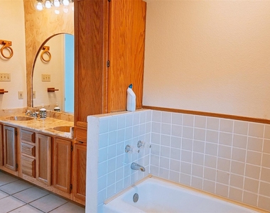 105 Meadow Dr - Photo Thumbnail 11