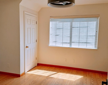 105 Meadow Dr - Photo Thumbnail 9