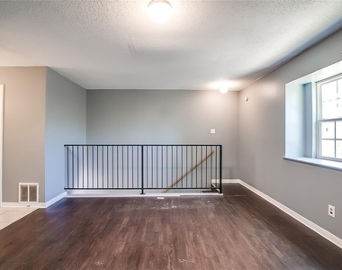 2215 Missionhill Dr - Photo Thumbnail 12