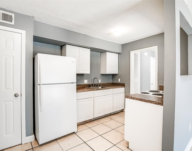 2215 Missionhill Dr - Photo Thumbnail 4
