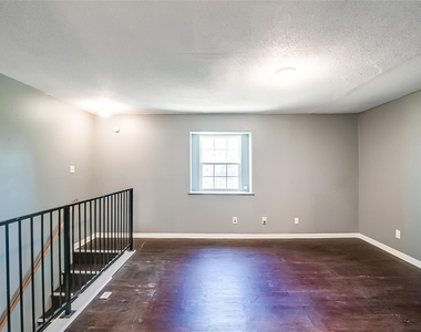 2215 Missionhill Dr - Photo Thumbnail 11