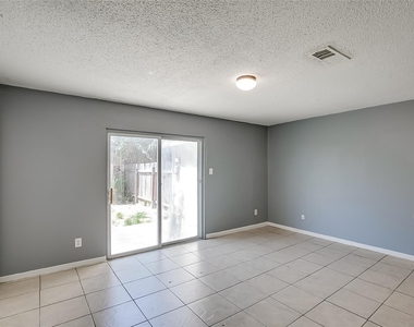 2215 Missionhill Dr - Photo Thumbnail 2