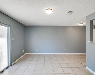 2215 Missionhill Dr - Photo Thumbnail 1
