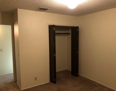 914 W Meadowmere Ln - Photo Thumbnail 14