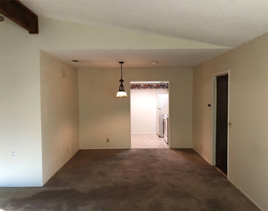914 W Meadowmere Ln - Photo Thumbnail 4