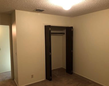 914 W Meadowmere Ln - Photo Thumbnail 13