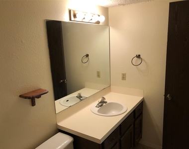 914 W Meadowmere Ln - Photo Thumbnail 12
