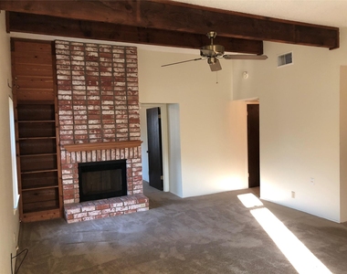 914 W Meadowmere Ln - Photo Thumbnail 3