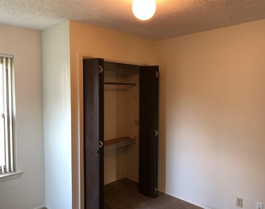 914 W Meadowmere Ln - Photo Thumbnail 8