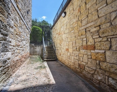 2502 Leon St - Photo Thumbnail 21
