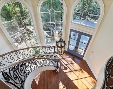 1965 W Wesley Road Nw - Photo Thumbnail 16