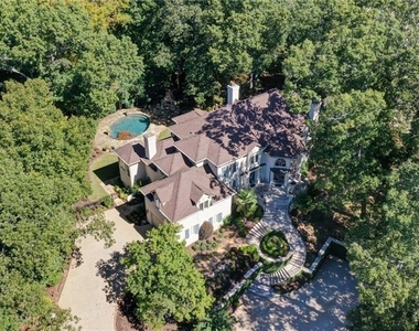 1965 W Wesley Road Nw - Photo Thumbnail 4