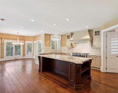 1965 W Wesley Road Nw - Photo Thumbnail 21