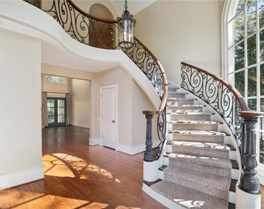 1965 W Wesley Road Nw - Photo Thumbnail 6