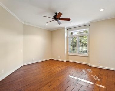 1965 W Wesley Road Nw - Photo Thumbnail 9