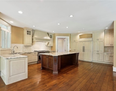 1965 W Wesley Road Nw - Photo Thumbnail 20