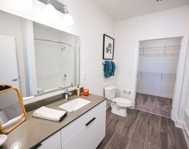72 Milton Avenue - Photo Thumbnail 9