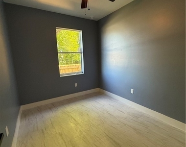 2103 French Street - Photo Thumbnail 20