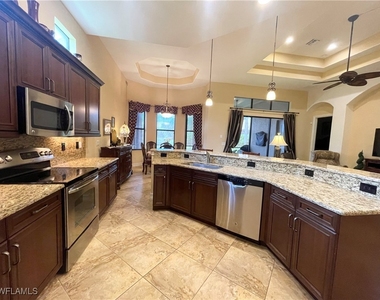 7302 Acorn Way - Photo Thumbnail 11