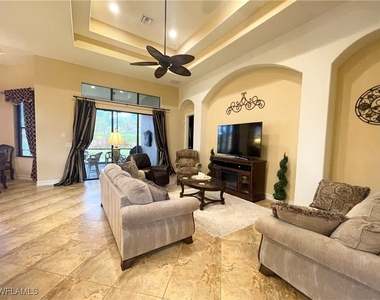 7302 Acorn Way - Photo Thumbnail 5