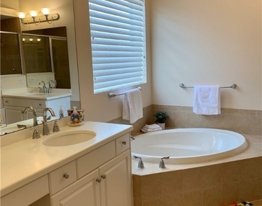 3910 Jasmine Lake Circle - Photo Thumbnail 10