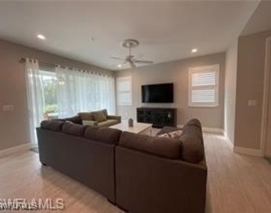 2548 Seychelles Drive - Photo Thumbnail 8
