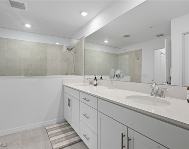 5667 Melbourne Ct - Photo Thumbnail 21