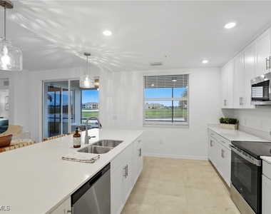 5667 Melbourne Ct - Photo Thumbnail 12