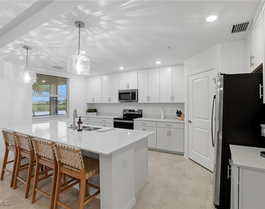 5667 Melbourne Ct - Photo Thumbnail 7