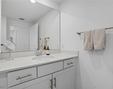 5667 Melbourne Ct - Photo Thumbnail 28