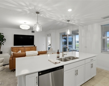 5667 Melbourne Ct - Photo Thumbnail 11