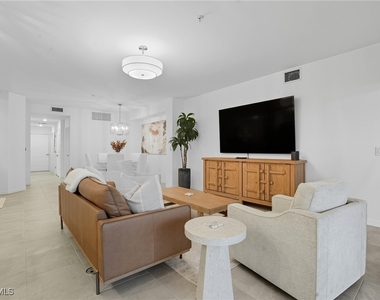 5667 Melbourne Ct - Photo Thumbnail 5