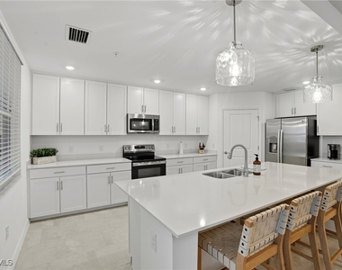 5667 Melbourne Ct - Photo Thumbnail 8