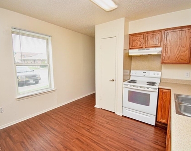 100 Sunset Street - Photo Thumbnail 18