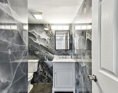 2942 W Bay Drive - Photo Thumbnail 20