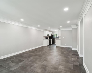 2942 W Bay Drive - Photo Thumbnail 6