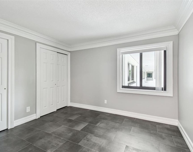 2942 W Bay Drive - Photo Thumbnail 16
