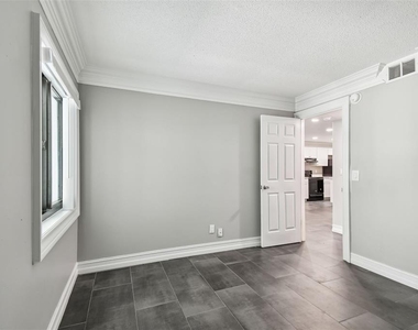 2942 W Bay Drive - Photo Thumbnail 18