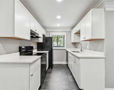 2942 W Bay Drive - Photo Thumbnail 10