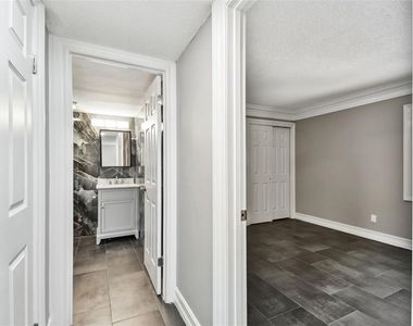 2942 W Bay Drive - Photo Thumbnail 15
