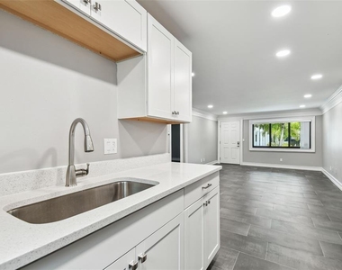 2942 W Bay Drive - Photo Thumbnail 14