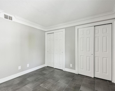 2942 W Bay Drive - Photo Thumbnail 17