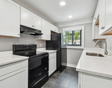 2942 W Bay Drive - Photo Thumbnail 11